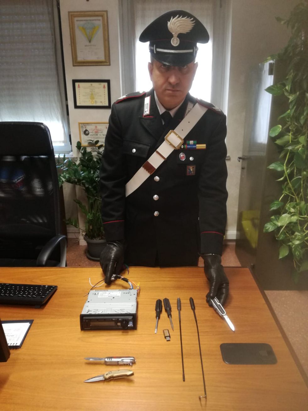 BEINASCO - Rubava le autoradio come negli anni '80: arrestato