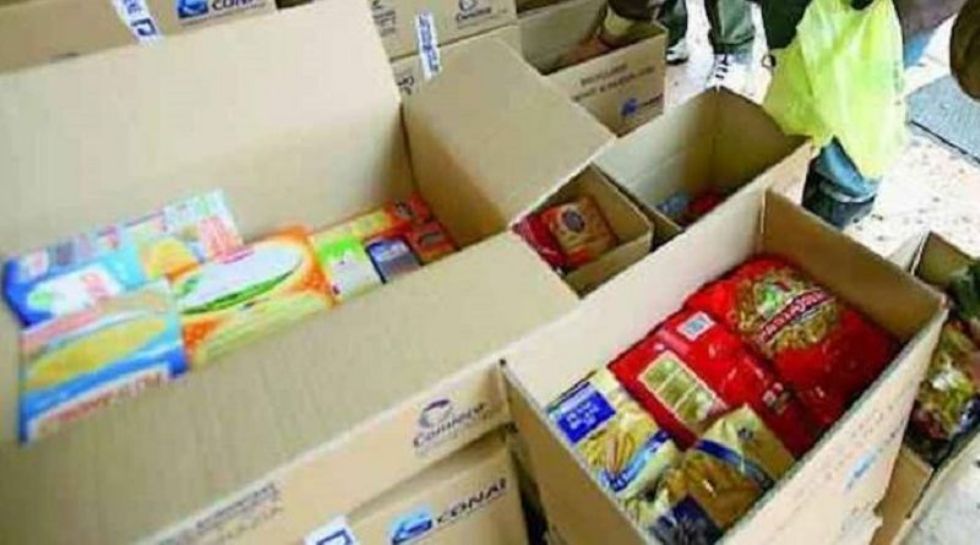CARMAGNOLA - Tensione al campo nomadi per la consegna dei pacchi alimentari