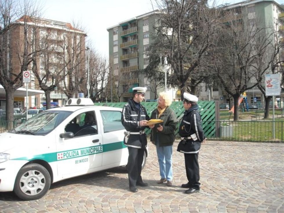 BEINASCO - Gli agenti del comando di polizia locale chiedono il trasferimento in massa: polemica sui nuovi turni