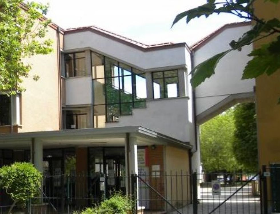 CARMAGNOLA - Via al progetto di ristrutturazione del pavimento del refettorio della scuola