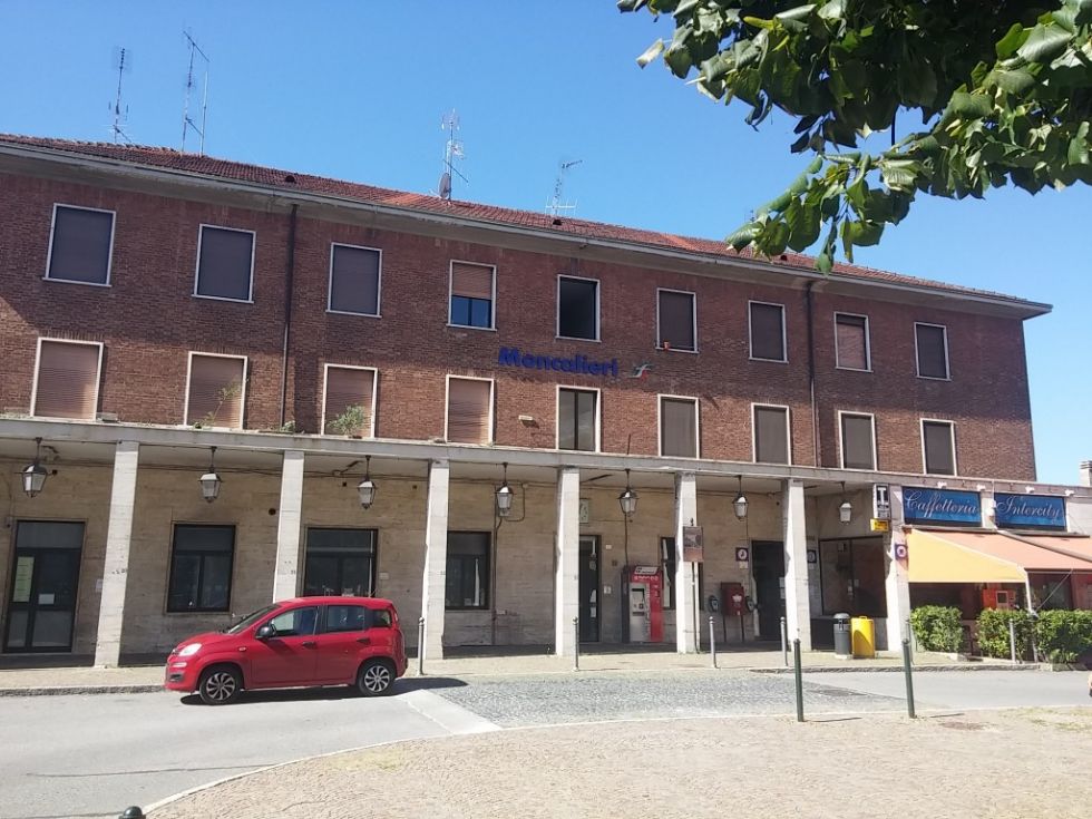 MONCALIERI - Coppia di lesbiche insultata alla stazione: arrivano i carabinieri