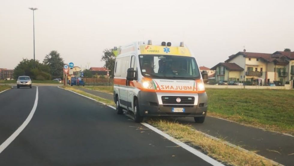 RIVALTA - Ciclista perde equilibrio e finisce nel fossato: grave al Cto