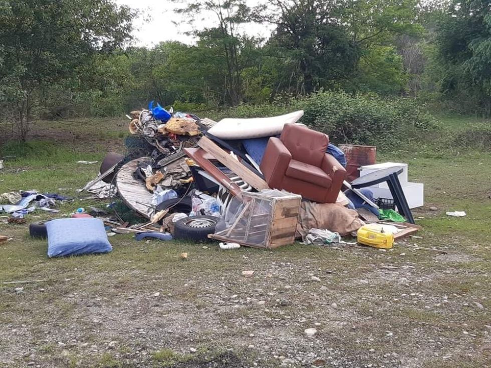 BEINASCO - Discarica abusiva nella zona della circonvallazione di Borgaretto