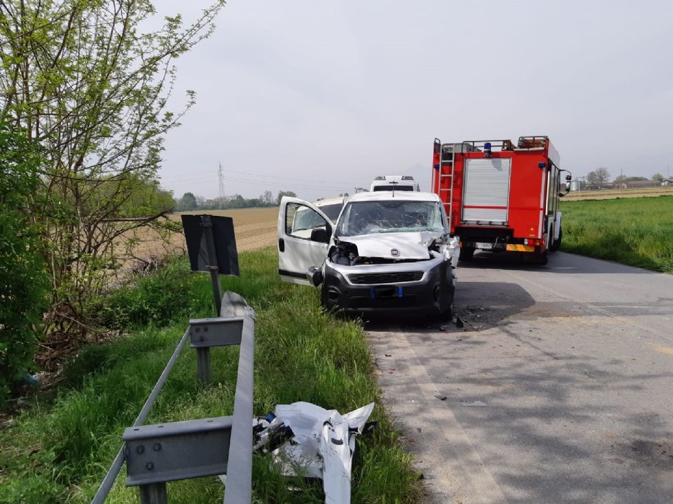 CARIGNANO - Scontro sulla provinciale 138: un ferito in ospedale