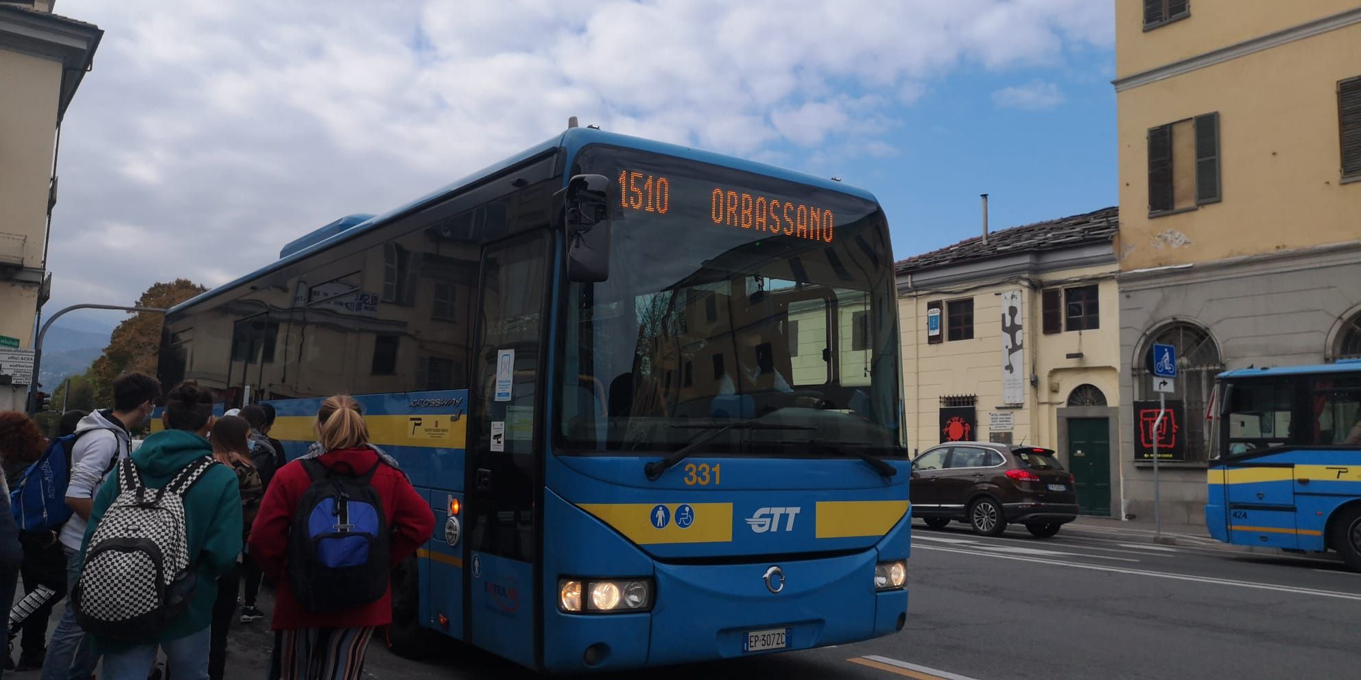 SCUOLA - Ricominciano le lezioni per il 50% degli studenti delle superiori: il nodo trasporti preoccupa