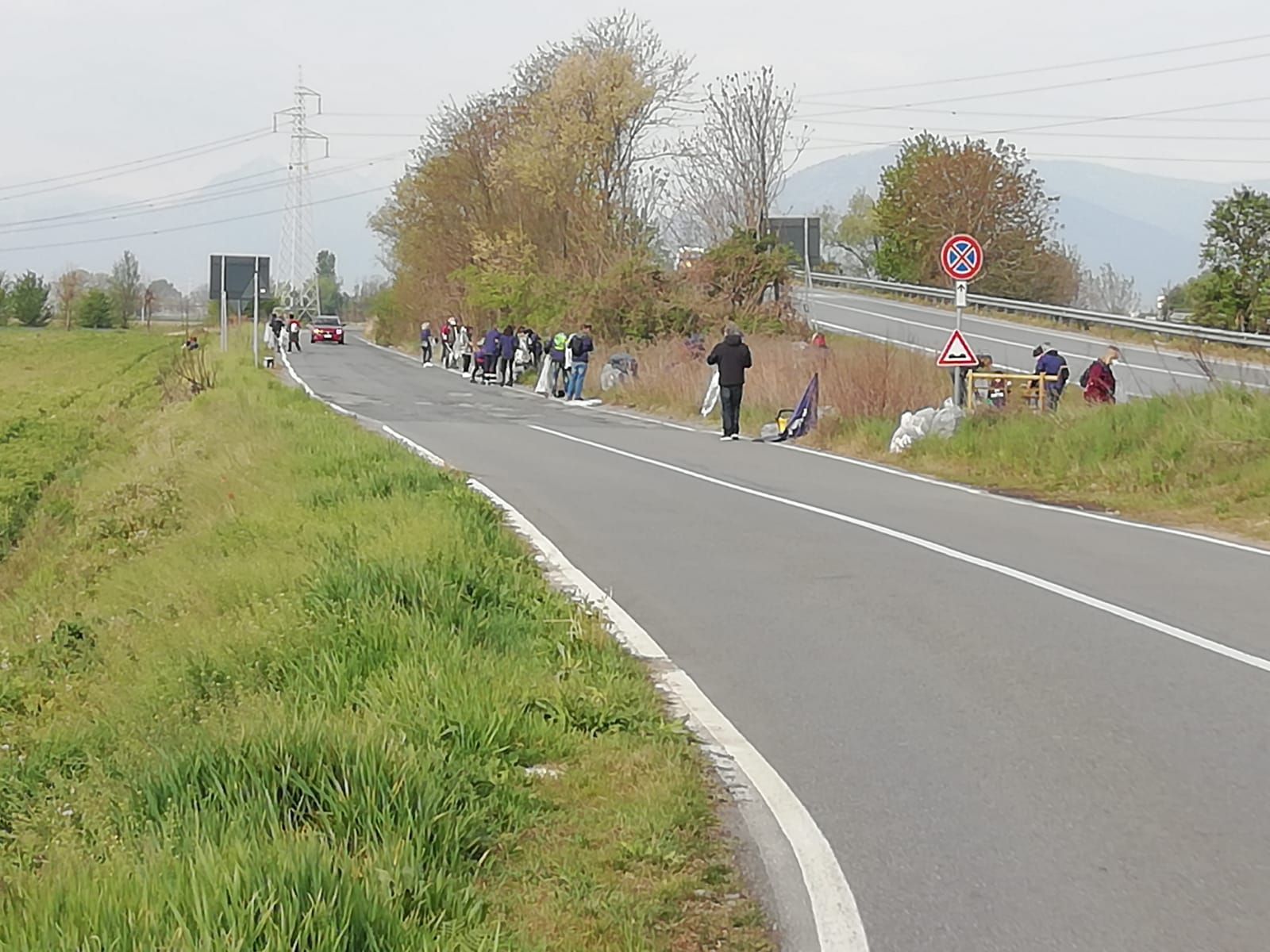 ORBASSANO - Giornata di pulizia del territorio da parte dei ragazzi e dell'associazione Plastic Free