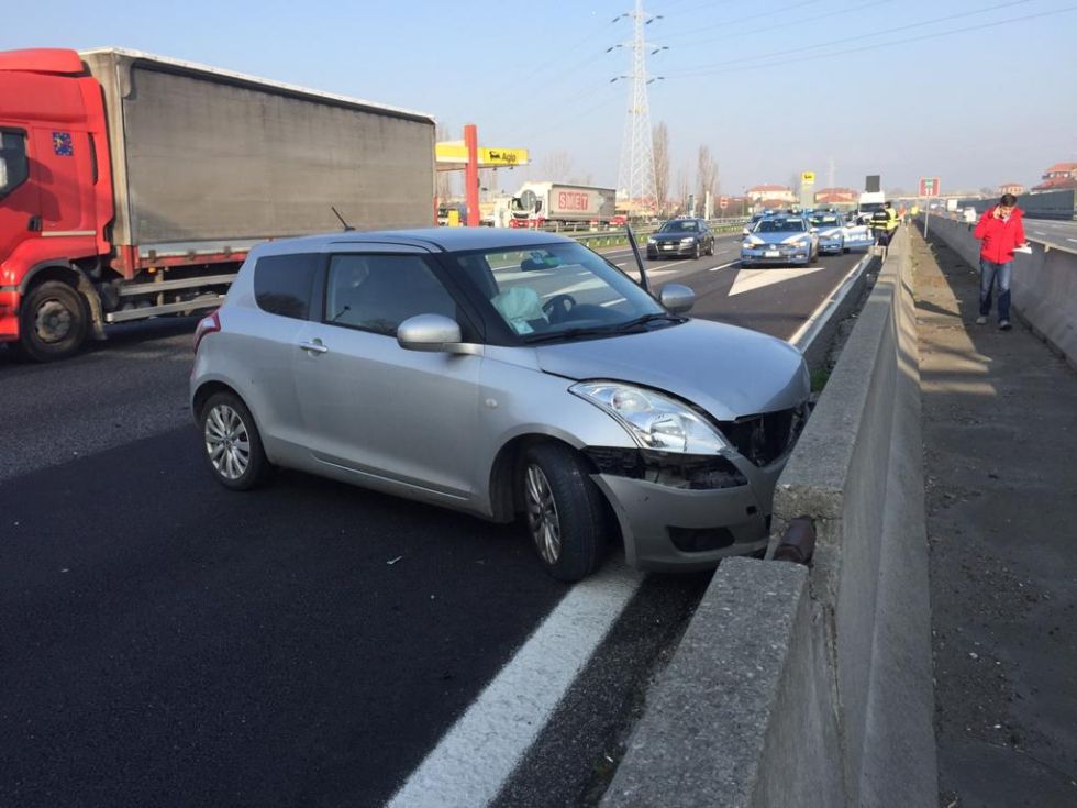 NICHELINO - Pirata della strada colpisce un'auto in tangenziale e scappa