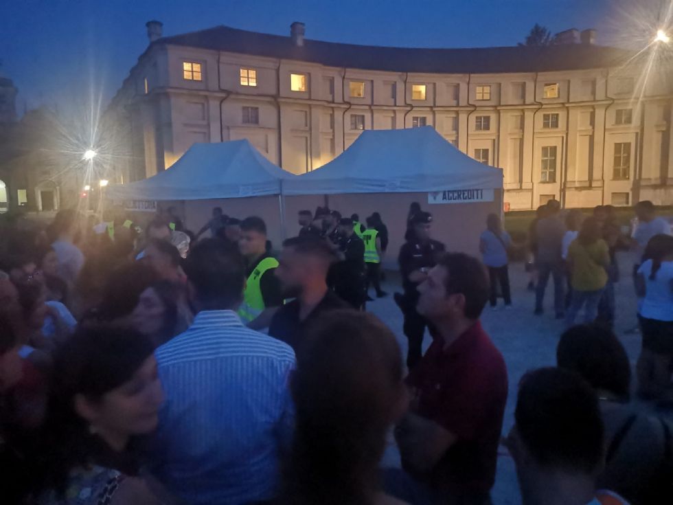 NICHELINO - Troppi accrediti gratis e 700 fans di Eros restano fuori dal concerto