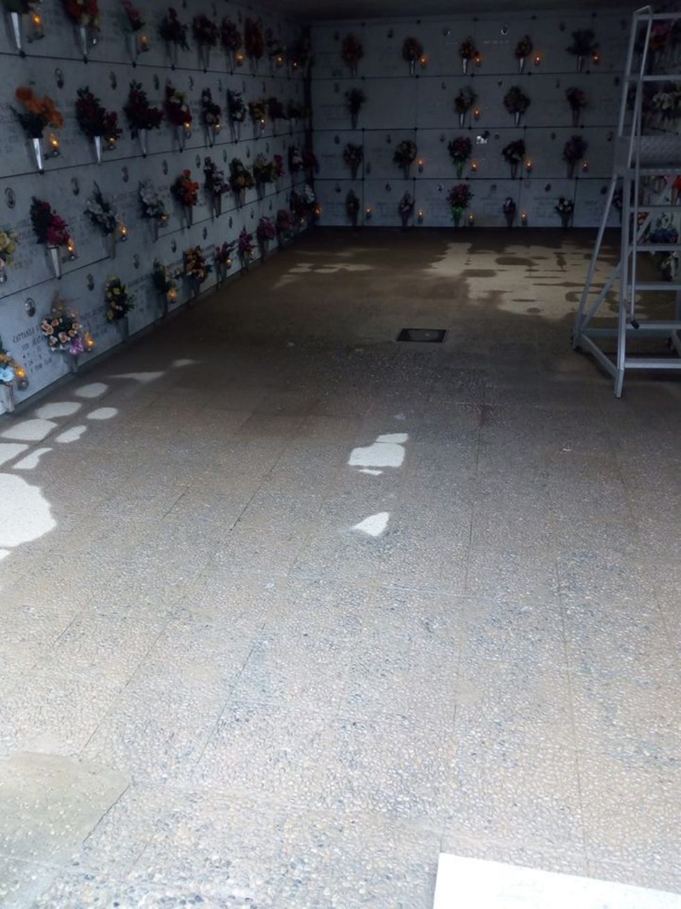 TROFARELLO - Con le piogge dei giorni scorsi torna il problema allagamenti nel cimitero