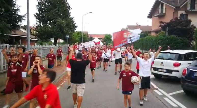 CANDIOLO - Manifestazione dell'Asd Candiolo sotto il Comune per il Village