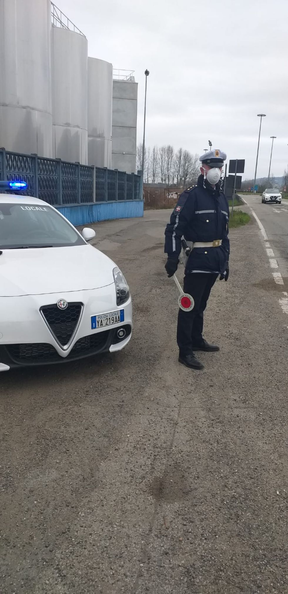 LA LOGGIA - La polizia locale denuncia tre ragazzi: uno di loro si era fatto già trovare in giro