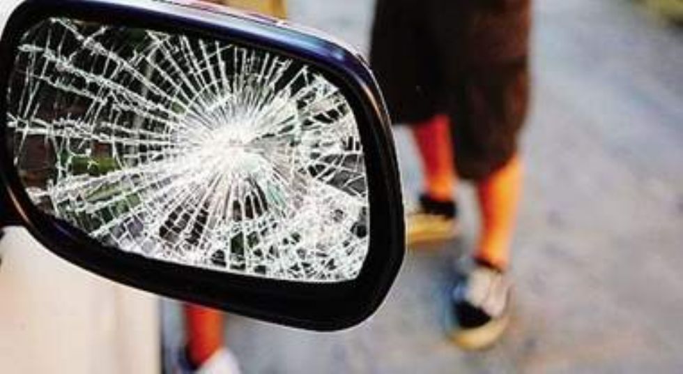NICHELINO - Tentano la truffa dello specchietto in via Artigiani