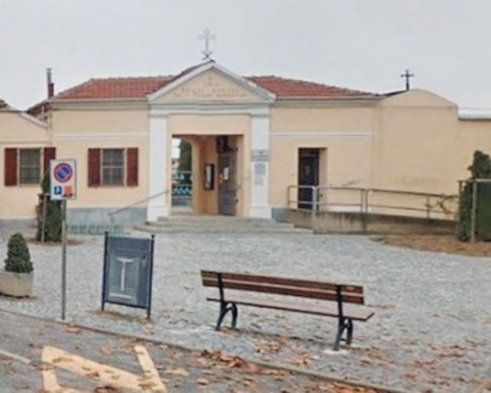 ORBASSANO - Vandali al cimitero: strappate piantine donate ai defunti