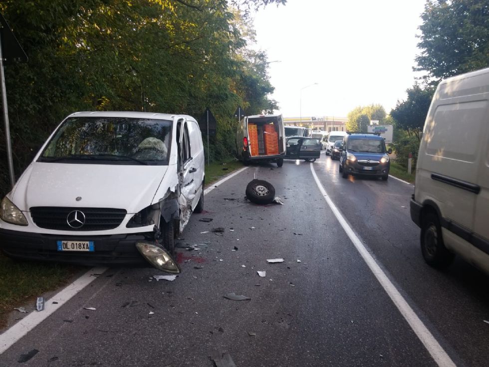 RIVALTA Incidente in via Einaudi tre feriti