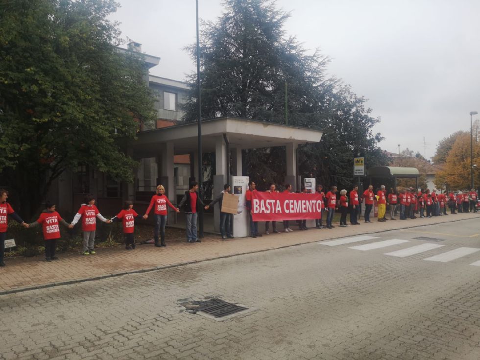 RIVALTA - Flash mob contro la cementificazione sul territorio