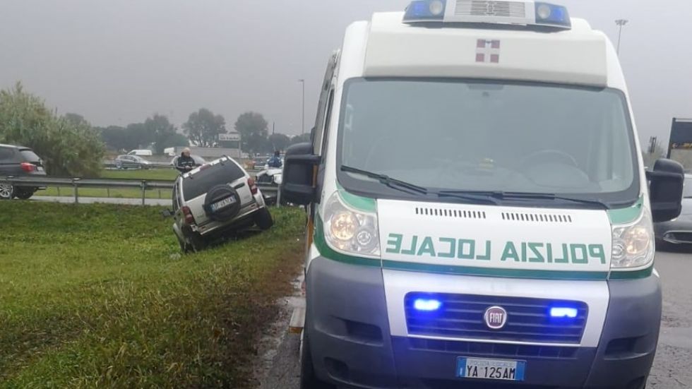RIVALTA - Incidente allo svincolo del Sito, dove da tempo si aspetta la rotatoria