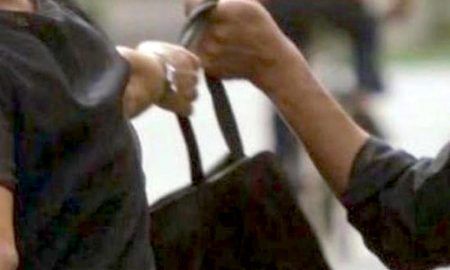 CARMAGNOLA - Nuovo caso di truffa della monetina all'esterno di un supermercato
