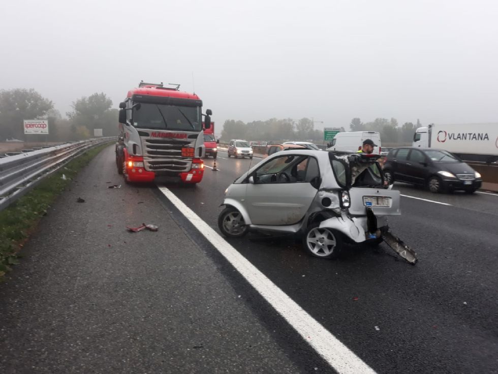 ORBASSANO - Resta in prognosi riservata la donna ferita nell'incidente in tangenziale