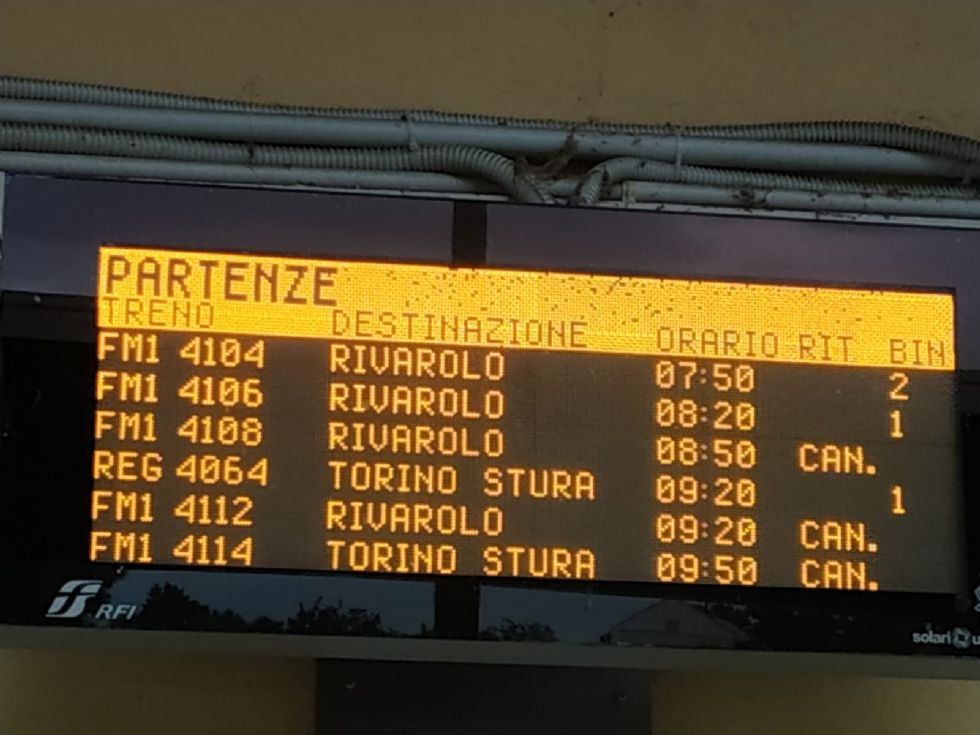TRASPORTI - La sfm1 torna di nuovo nel caos: ritardi e treni cancellati