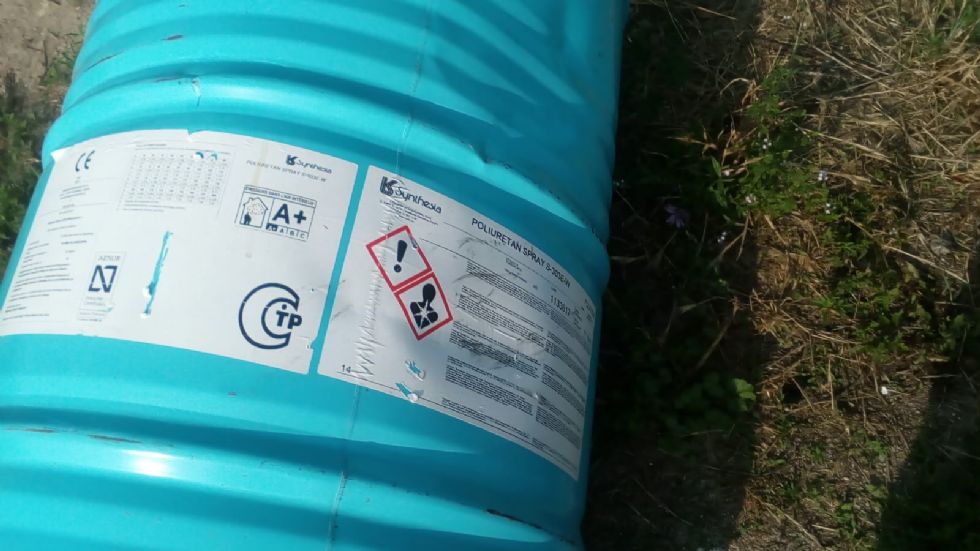 MONCALIERI - Maiali in azione: discarica abusiva con fusti di sostanze pericolose