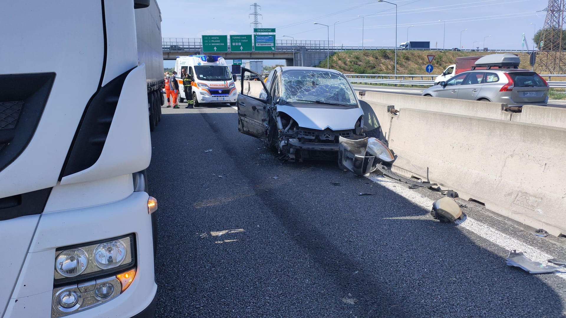 NICHELINO - Doppio incidente in tangenziale, traffico in tilt