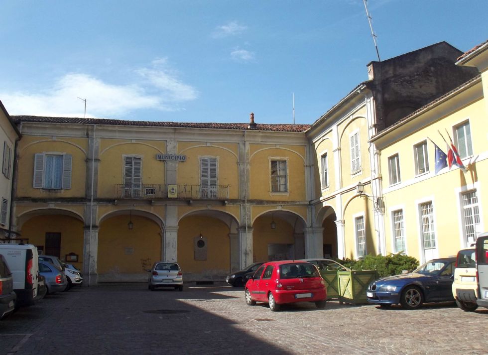 PIOSSASCO - Infiltrazioni d'acqua: lavori urgenti per le scuole cittadine