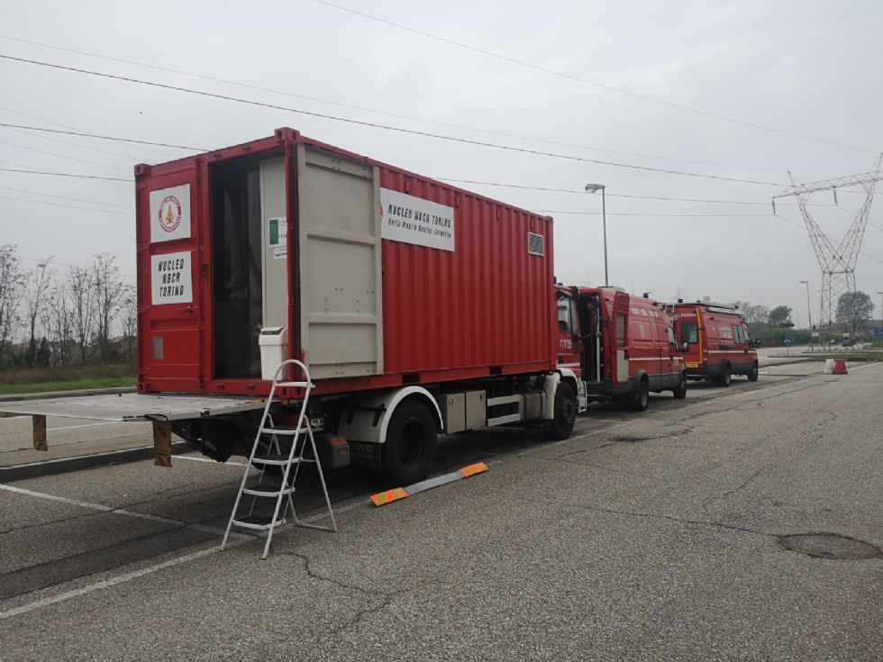 MONCALIERI - I Vigili del fuoco sondano l'area inquinata di Carpice