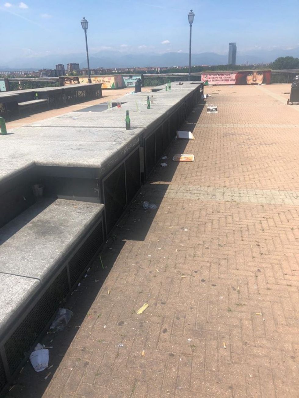 MONCALIERI - Anche in città torna la movida e la terrazza torna di nuovo nel caos