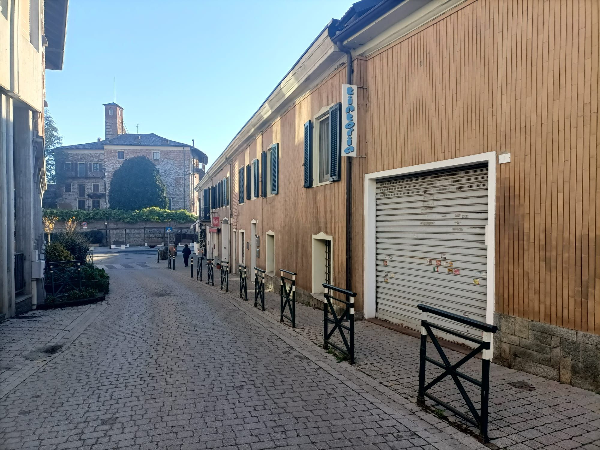 BEINASCO - Parcheggi cancellati in centro paese e i negozi chiudono