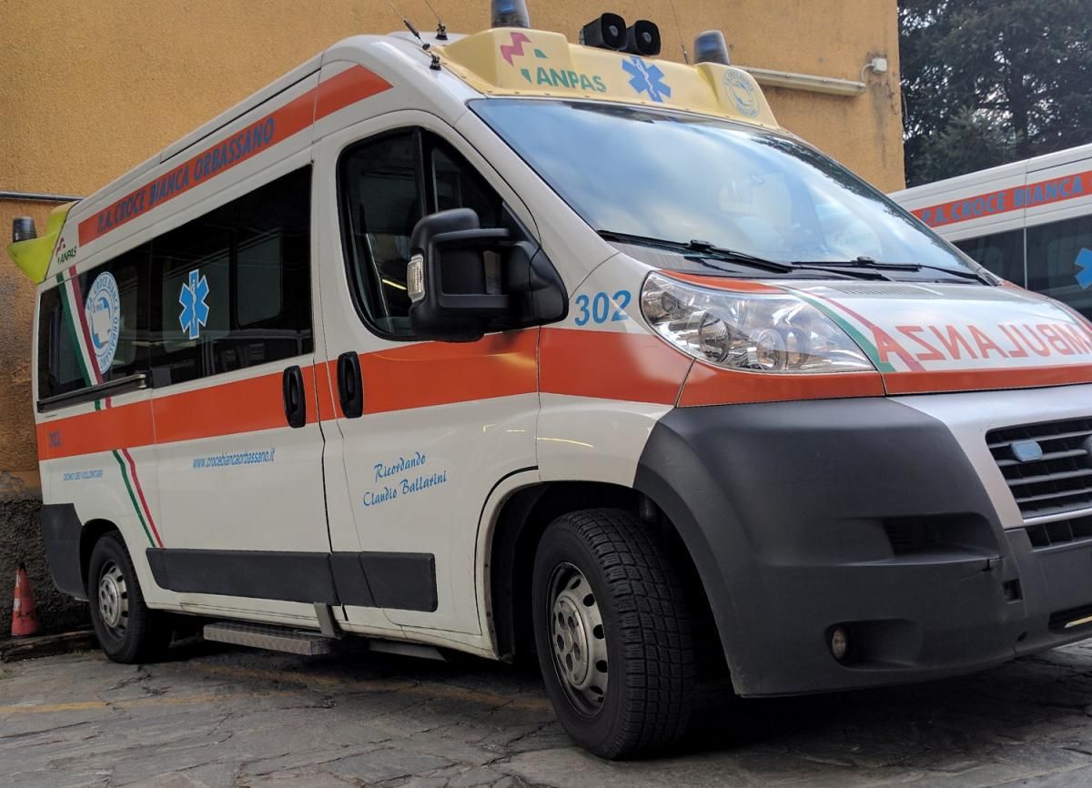 ORBASSANO - Rischia di annegare in piscina: 16enne in gravi condizioni