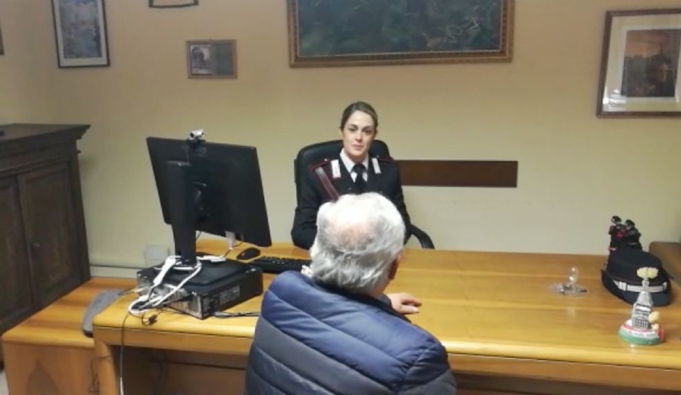 MONCALIERI - Pesta la moglie davanti ai figli piccoli: arrestato