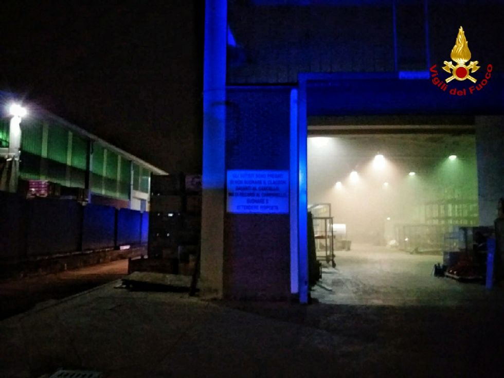 BRUINO - Incendio nella notte in un'azienza di vernici di via Volvera