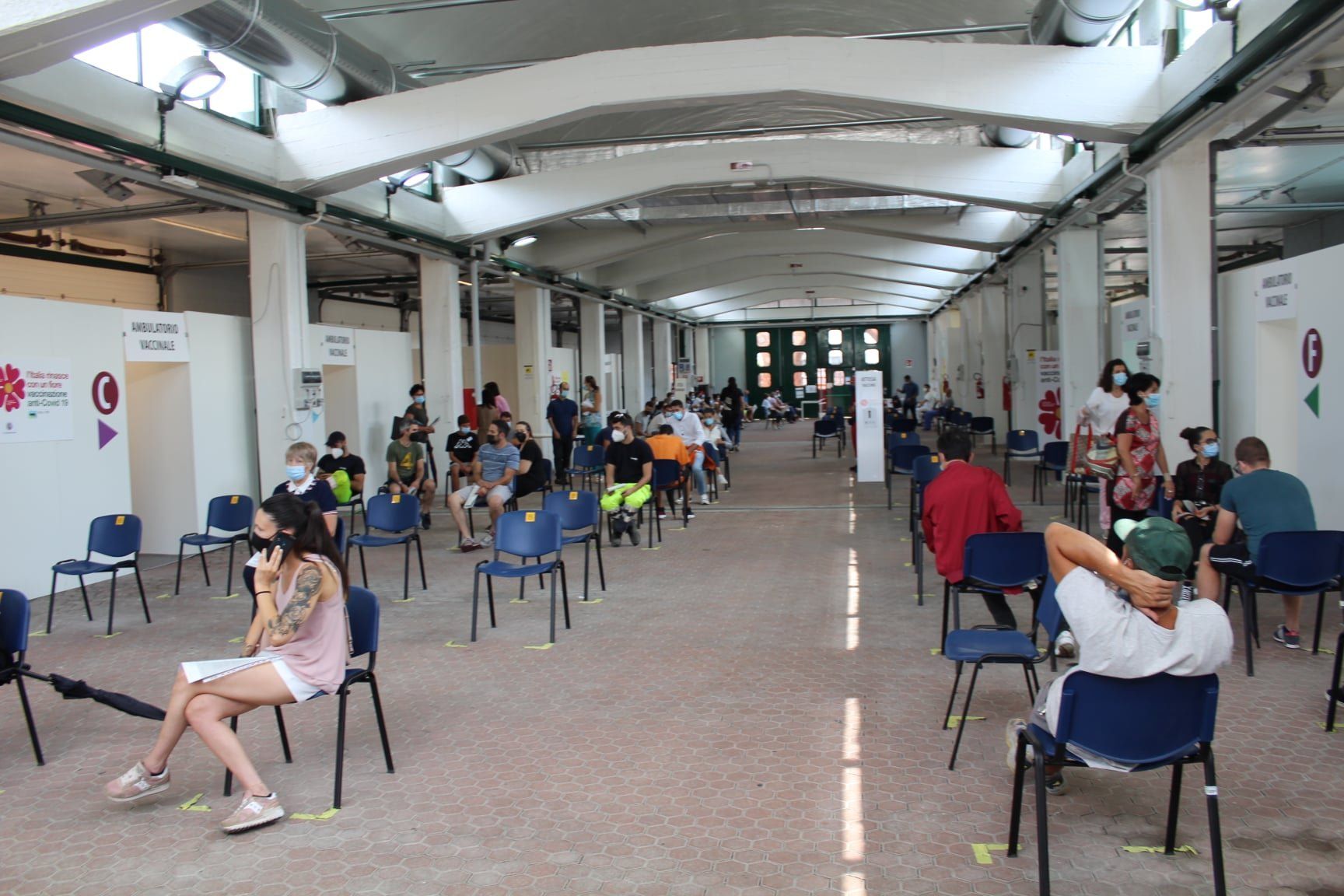 MONCALIERI - Il Palavaccini apre tutti i giorni per favorire le quarte dosi agli over 60