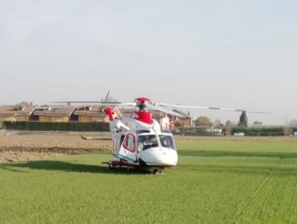 VINOVO - Due ciclisti investiti vicino al cimitero: grave la donna