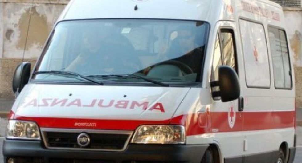 BRUINO - Paura per due operai bruciati al volto dai vapori di un combustibile