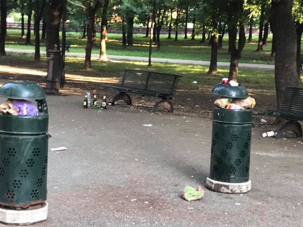 MONCALIERI - Il parco Lancia trasformato in un immondezzaio