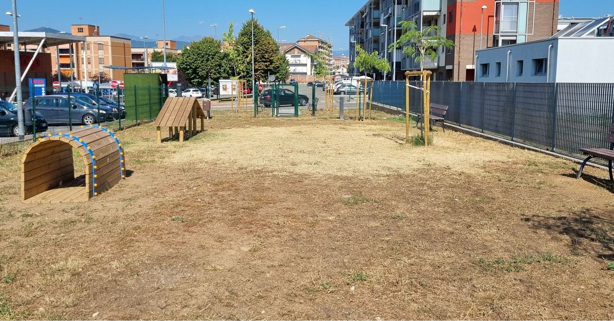 ORBASSANO - Lavori finiti: ora è aperta la nuova area cani di via Cervetti - FOTO