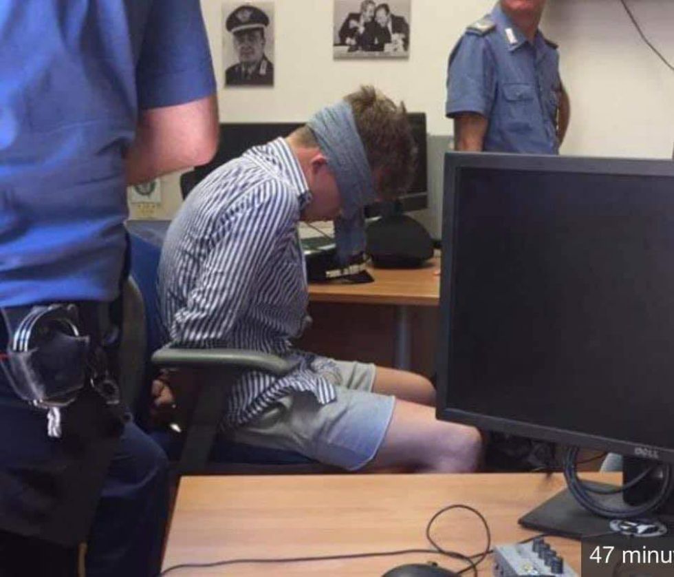 VIRLE - Ragazzo bendato in caserma, il sindaco difende i carabinieri