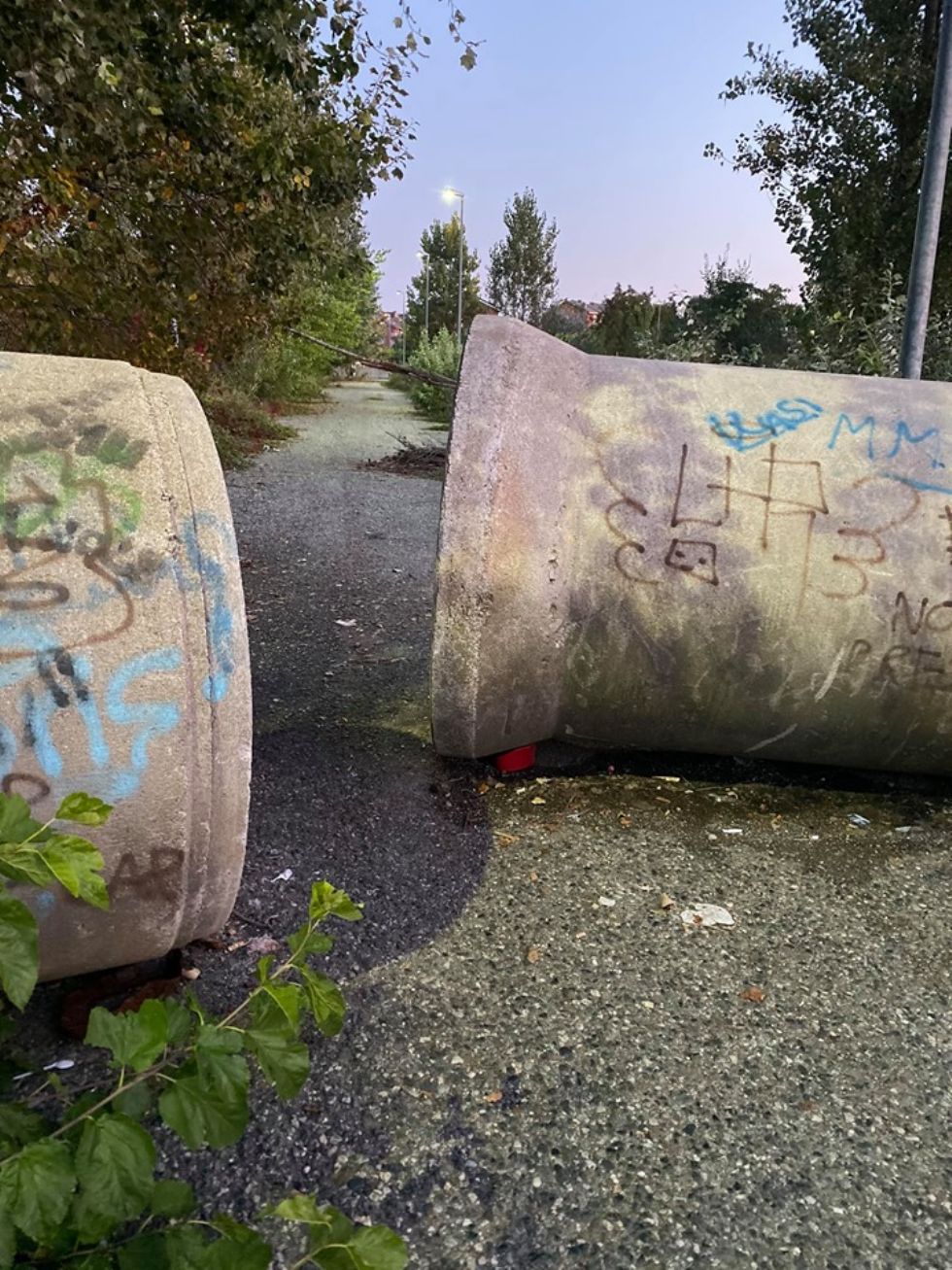 ORBASSANO - Tubi di cemento trasformati in stanze del buco: l'allarme dei residenti