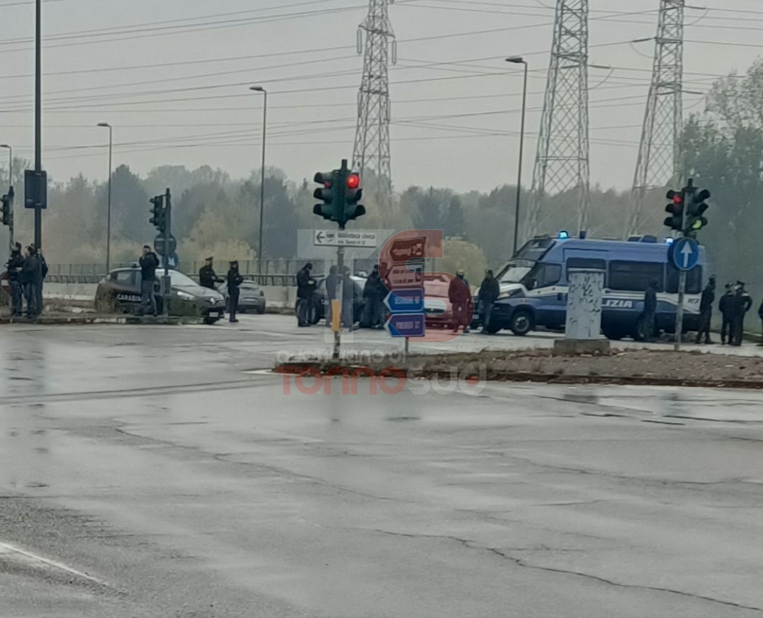 NICHELINO - Rave party con seimila persone in un'area industriale abbandonata di Stupinigi: traffico in tilt