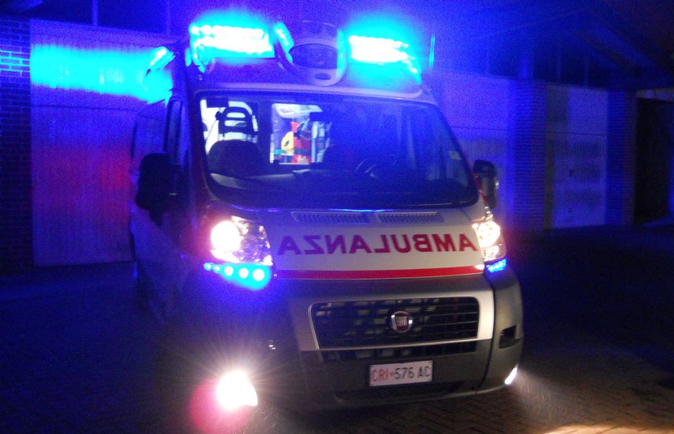 ORBASSANO - Bimba ha fretta di nascere: la mamma partorisce in auto. Medico e infermiere del 118 le danno assistenza via telefono