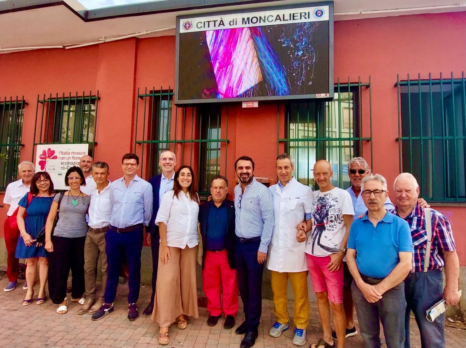MONCALIERI - Inaugurato il primo pannello informativo a supporto dei commercianti