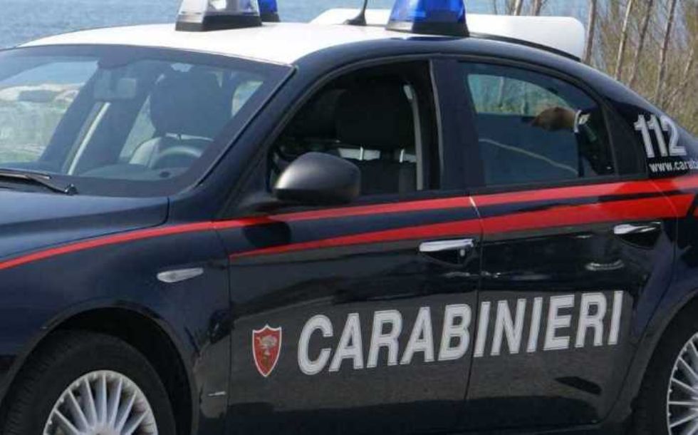 MONCALIERI - Pesta la compagna e viene allontanato dal giudice