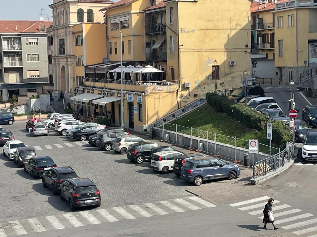 MONCALIERI - Accattonaggio molesto e bivacchi in centro: scatta l'ordinanza