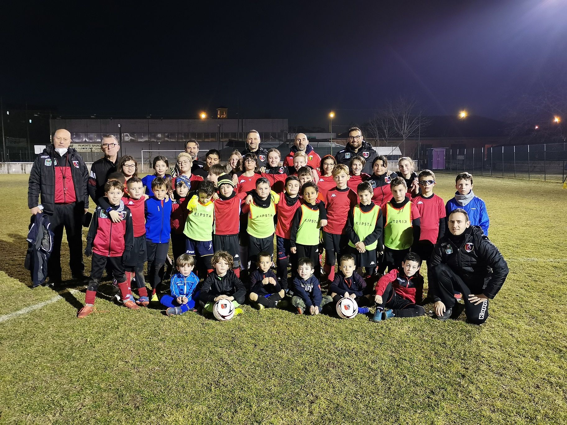 CARMAGNOLA - I giovani del Salsasio allenati per un giorno dal responsabile del Genoa - FOTO