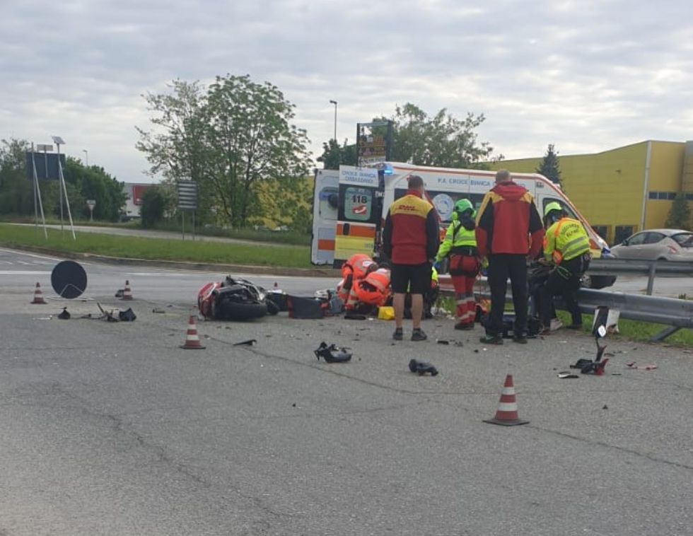 RIVALTA Incidente stradale, grave motociclista. Caos e code in