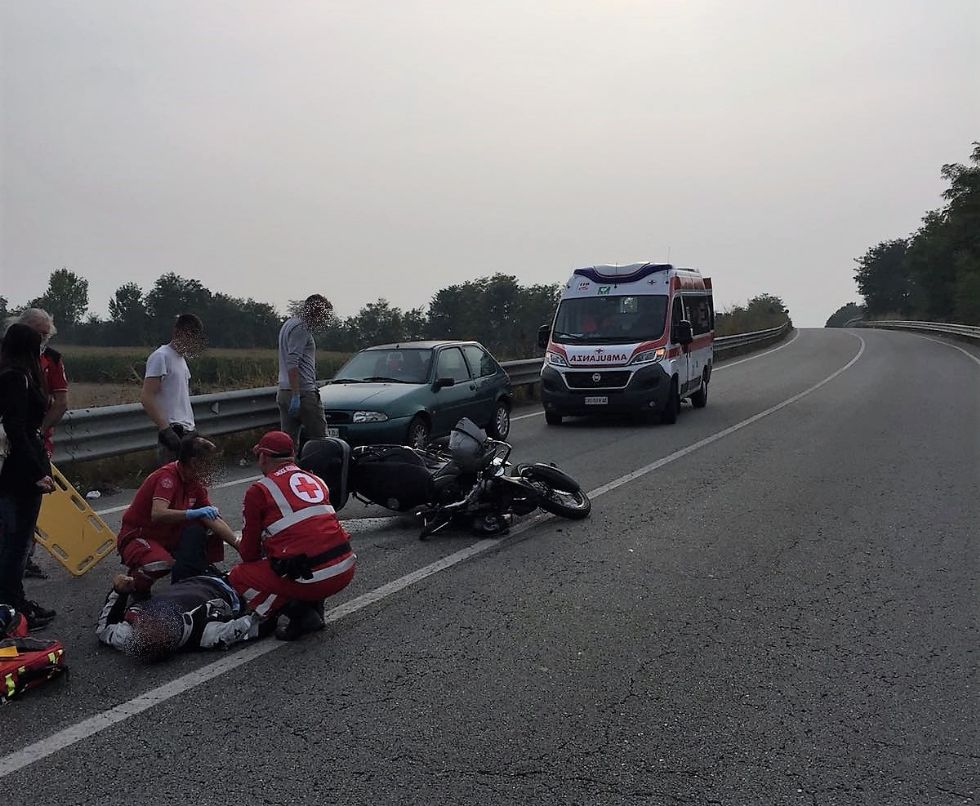 Carmagnola Ennesimo Schianto In Via Poirino Motociclista In Elisoccorso Al Cto