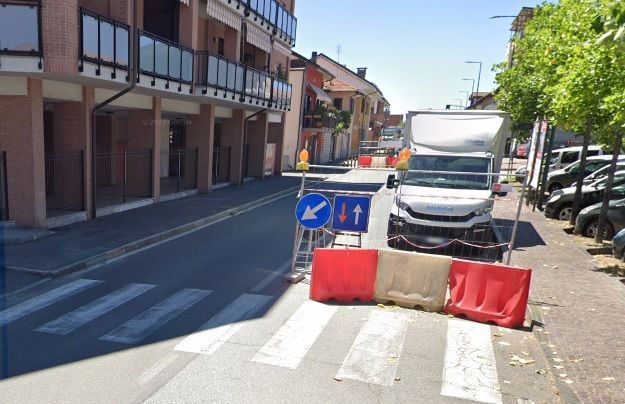CARIGNANO - I negozianti protestano per il cantiere infinito che chiude il centro