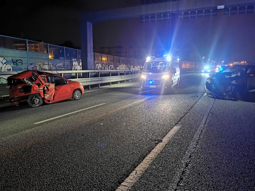 RIVALTA - Incidente di notte in tangenziale: tre rivaltesi feriti