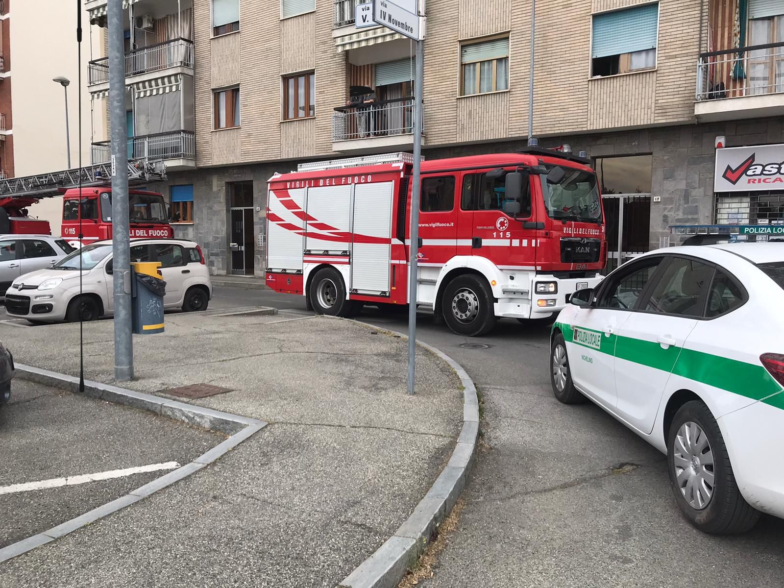 NICHELINO - Si sente male il giorno di Pasquetta: i vigili chiudono la strada per i soccorsi